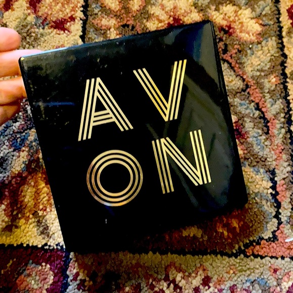 Avon ultimate eyeshadow palette - Picture 2 of 5